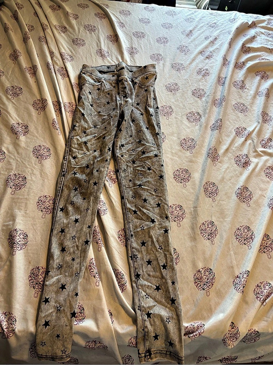 H&M Other - H&M Star Print Skinny Jeans in Gray & Black